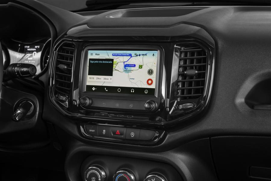 Детали интерьера Fiat Toro Endurance 1.8 Flex (226) 2019 года  (фото 6 из 10)